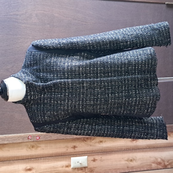 Size large, black/white tweed Liz Claiborne zipped jacket - Picture 1 of 7